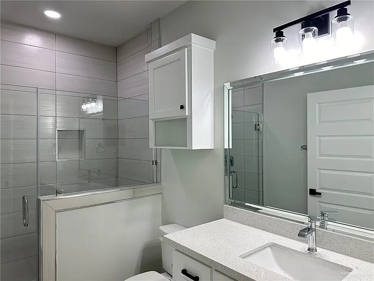 816 N Clarence Ave #3 — Photo 9