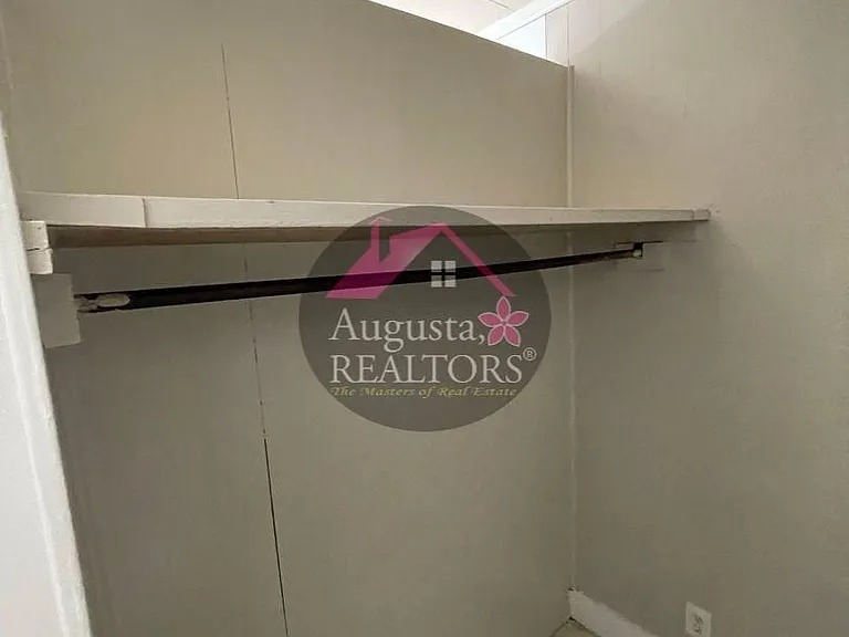 649 En #18th-apt 4 — Photo 6