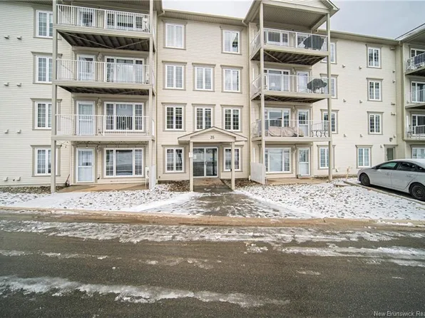 35 Lian St #11, Fredericton, NB E3C 0A8