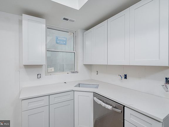 3rd image of 1729 Francis St #3
