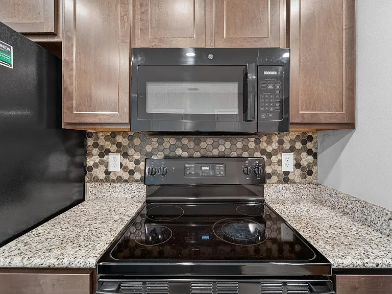3842 Hampstead Ln — Photo 13