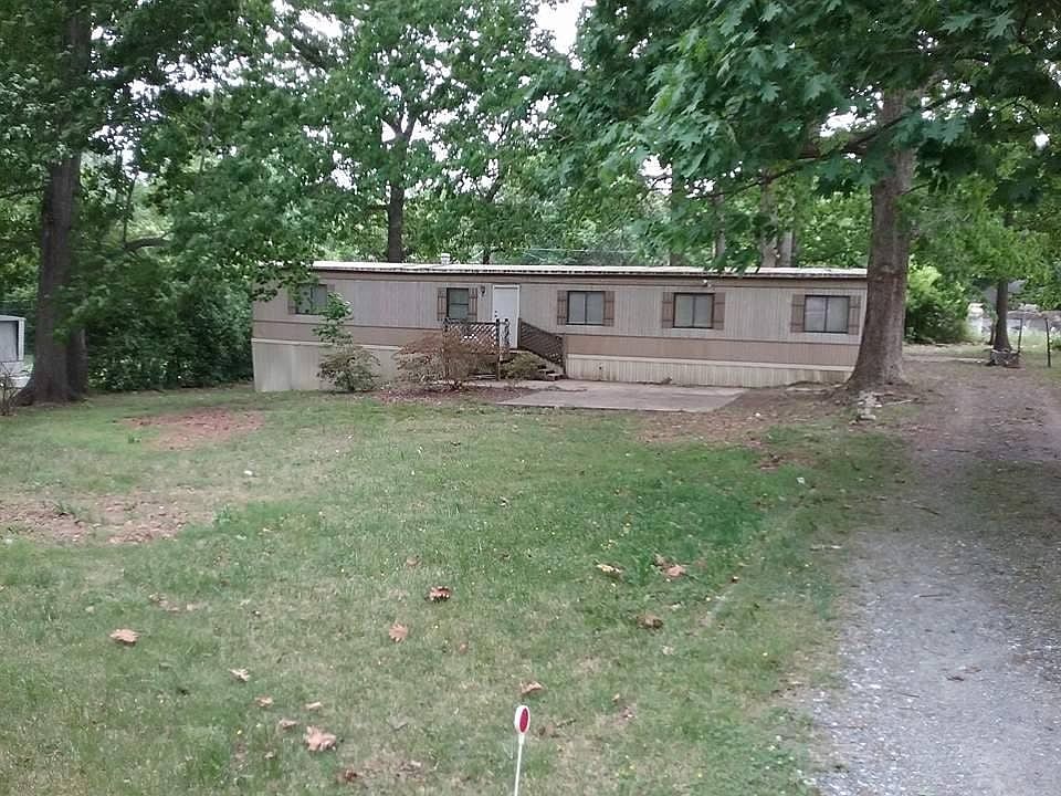 Large Yard and driveway