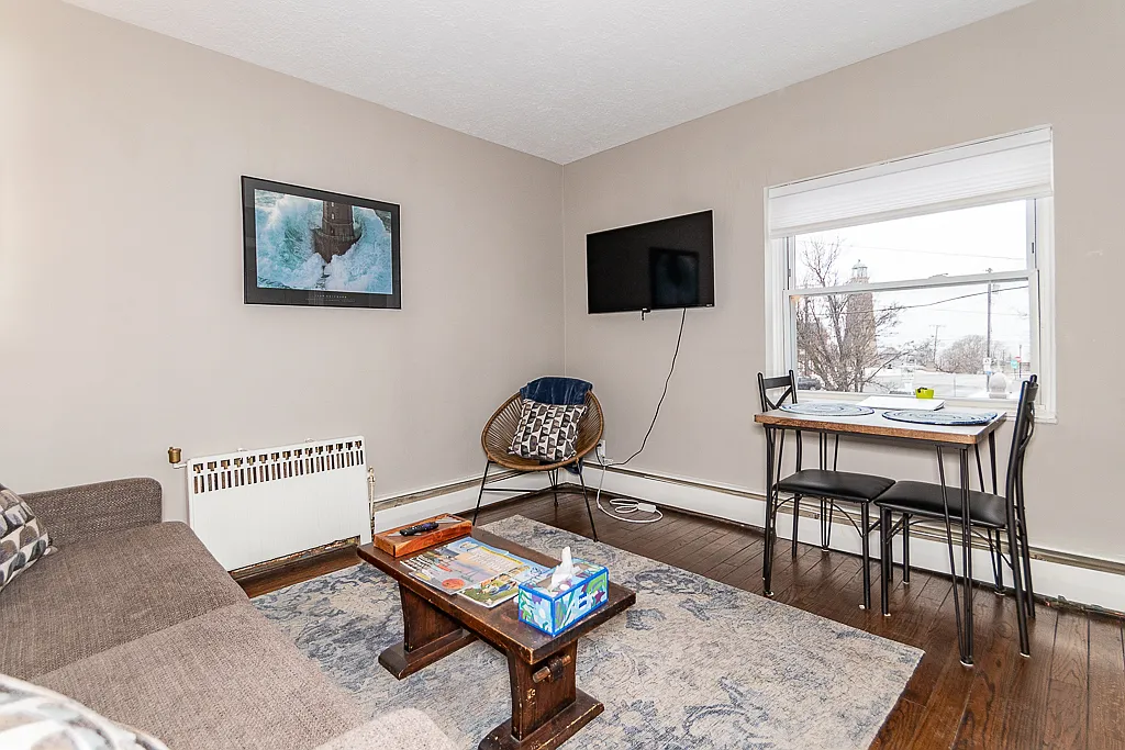 1 bed, $1,100 — Photo 1