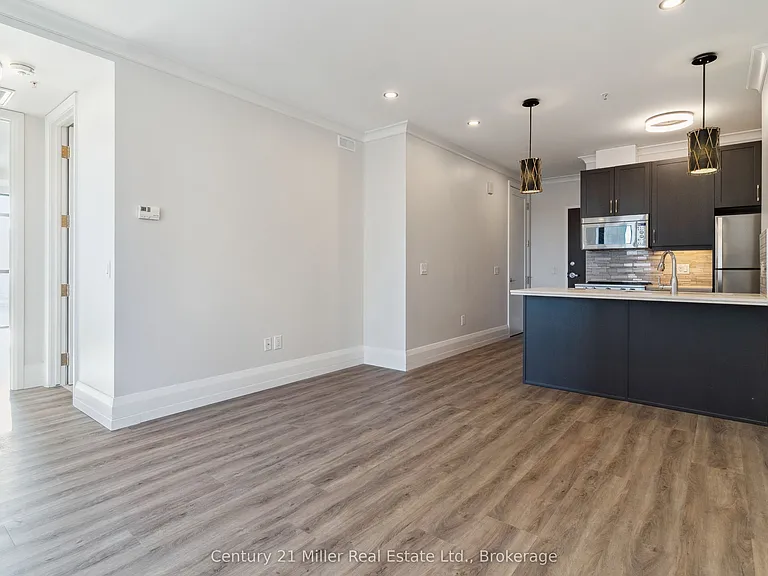 118 King St E #618 — Photo 35