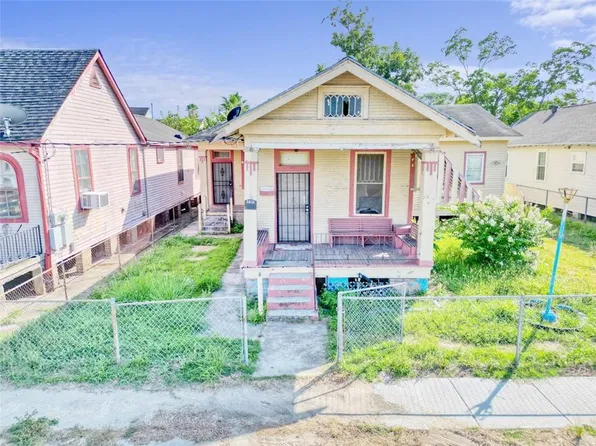 8816 Olive St, New Orleans, LA 70118