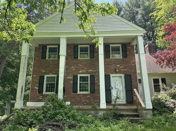 8 Pennock Rd, Chelmsford, MA 01824