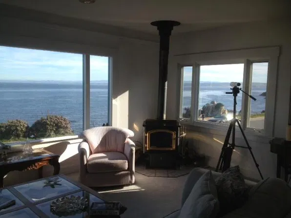745 Ocean View Blvd, Pacific Grove, CA 93950