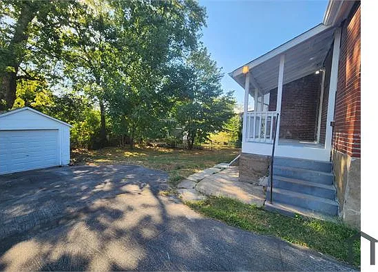 233 Redmond Ave — Photo 3