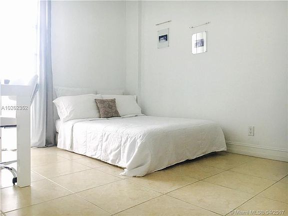 5th image of 3475 N Country Club Dr