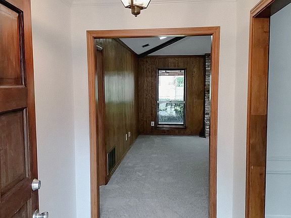 4th image of 1401 Scottsboro Ln