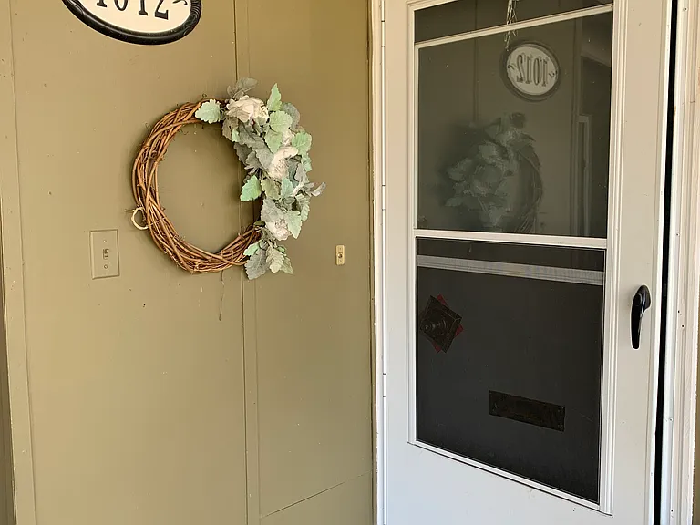 1012 Castlerock Dr — Photo 1