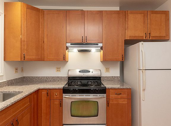 4th image of 3401 S Western Ave #1