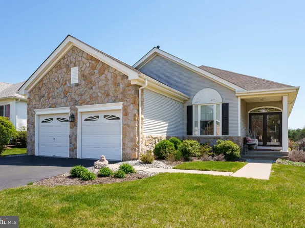 4 Foster Rd, Pennington, NJ 08534