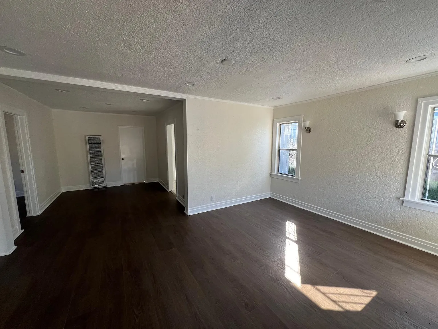 3 bed, 2.5 bath, $3,800 — Photo 2