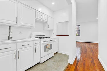 Rented by R New York