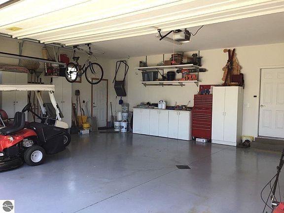 4th image of 1117 Fairway Dr
