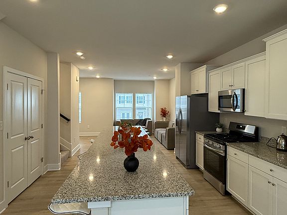 4th image of 6824 Winterhill Ln