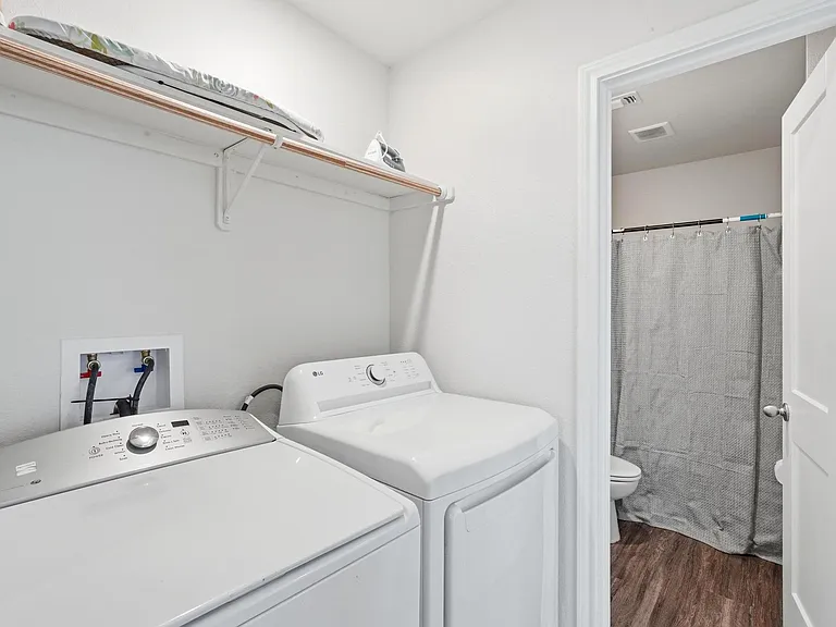 1327 Beech St — Photo 7