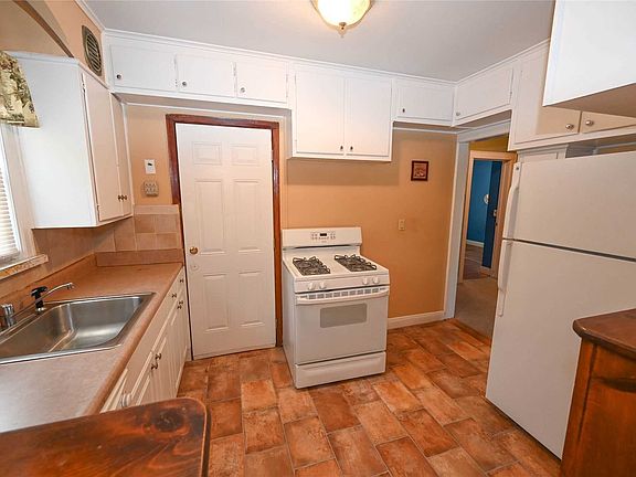 2nd image of 254 James St