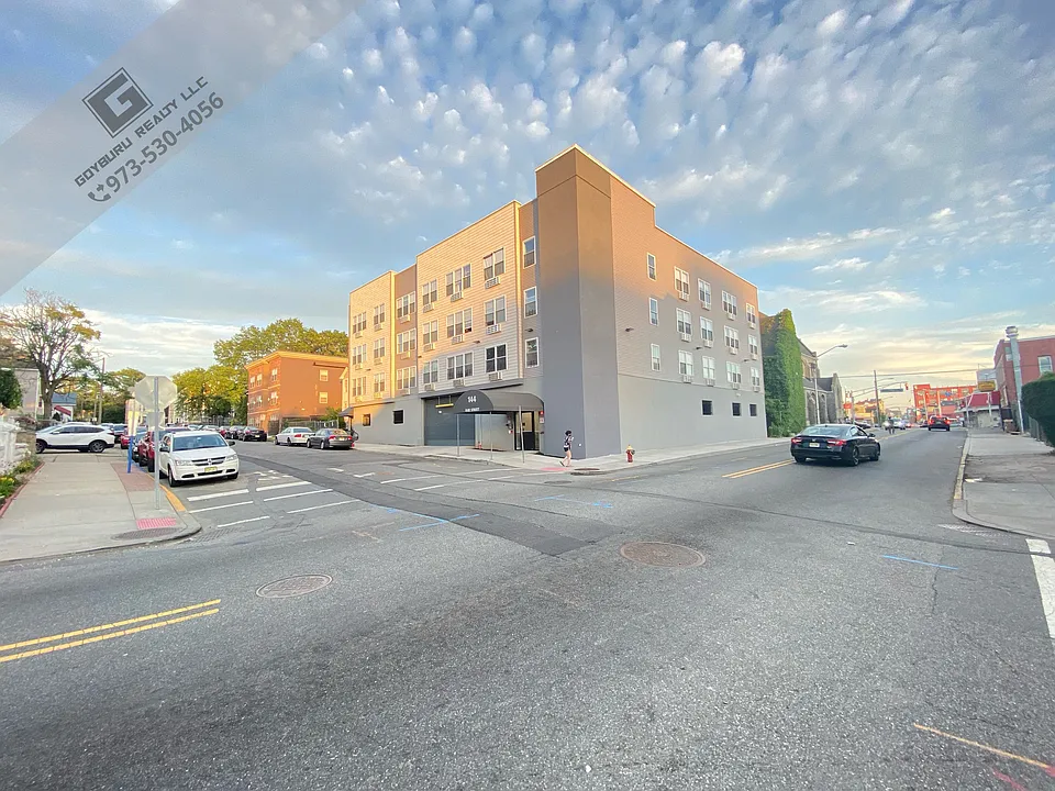 144 Fair St #206