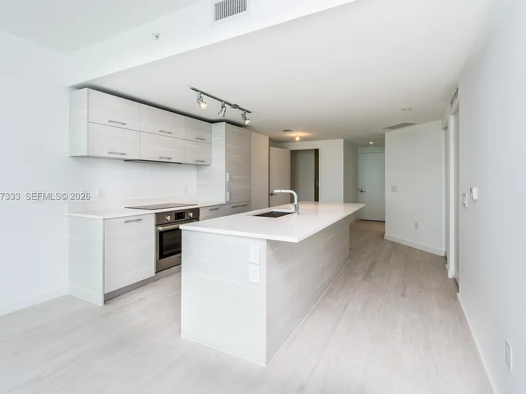 650 NE 32nd St #805 — Photo 11
