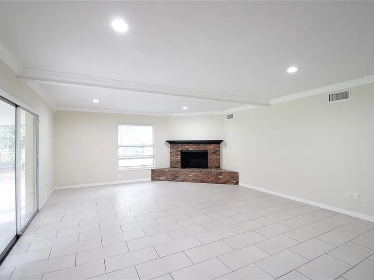 10907 SW 24th Ave — Photo 10