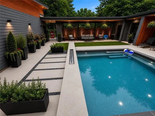 242 Valley Ridge Dr, Roswell, GA 30075
