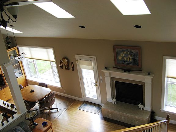 4 skylights, high ceilings