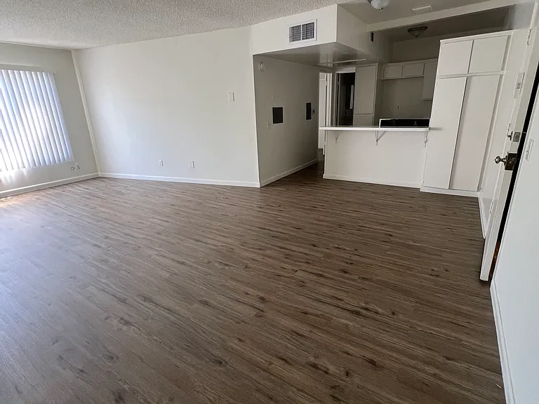 Lennox Lanai Apartments — Photo 51