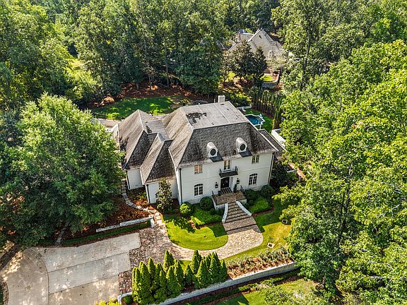 3rd image of 2577 N Place Dr