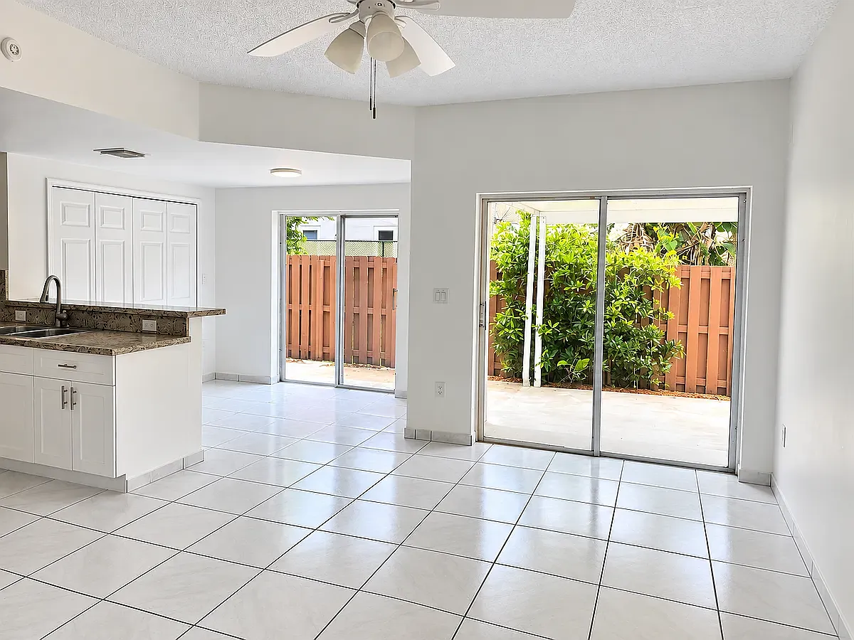 4 bed, 2146 sqft, $3,800 — Photo 3