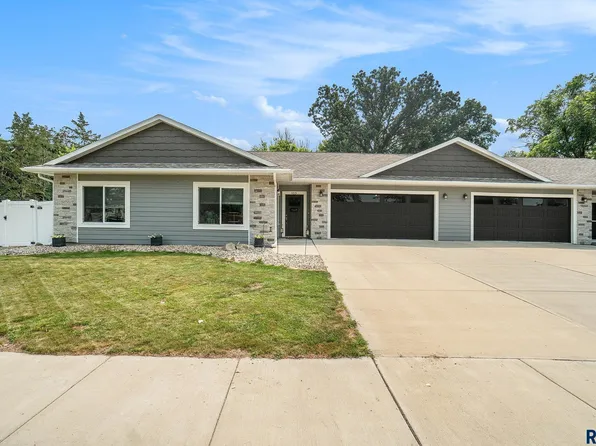 1015 NW 4th St, Madison, SD 57042