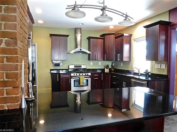 4th image of 17843 Clifton Blvd