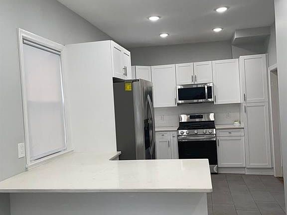 3rd image of 70 Lake St