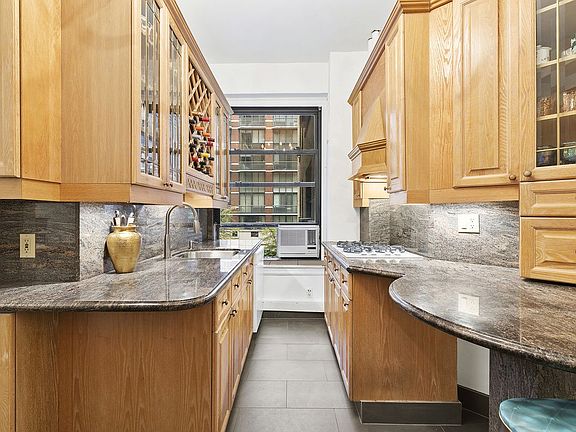 5th image of 251 W 89th St APT 3B