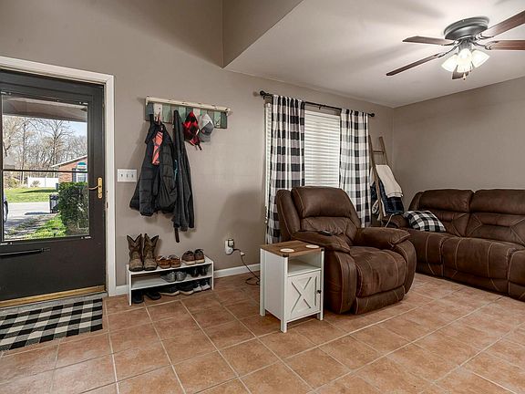 5th image of 1395 N Cypress Dr