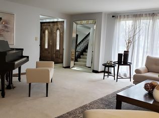 17 Shady Oaks Ct, East Amherst, NY 14051