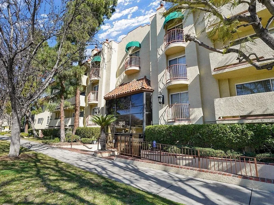 360 N Hollywood Way #206