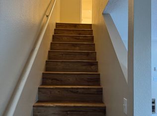 Spacious 2br/1.5ba 2-level Apt with washer/dryer included, Portland, OR 97221