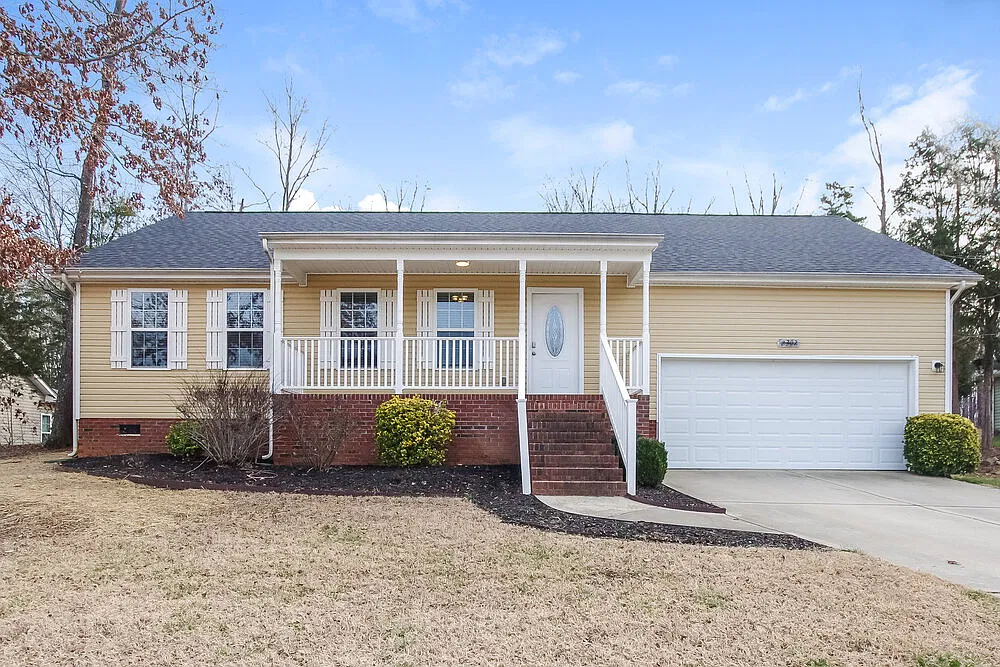 3 bed, 2.0 bath, 1660 sqft, $2,910 — Photo 1