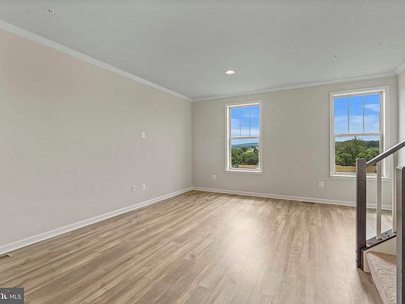 3rd image of 5903 Garden Walk Dr