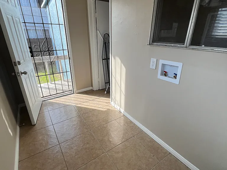 1329 Hemlock Ave — Photo 9