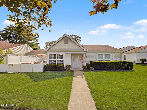 2nd image of 481 Winfield Court #C