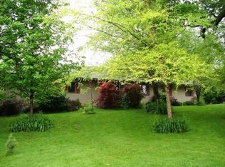 17450 Red Shale Hill Rd, Pekin, IL 61554