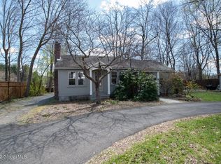 4 Maiden Ln, Kinderhook, NY 12106