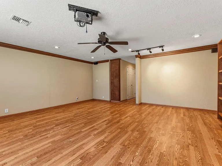 5211 Court Rd — Photo 12