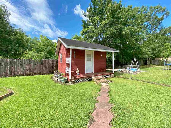 3rd image of 213 Darolina St