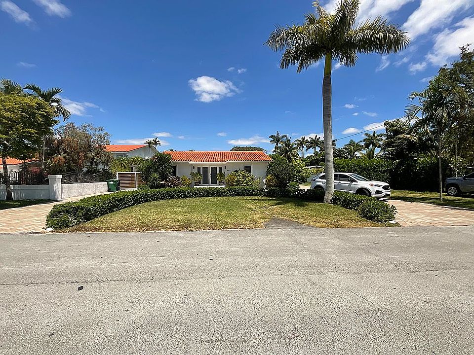 1st image of 8451 Grand Canal Dr