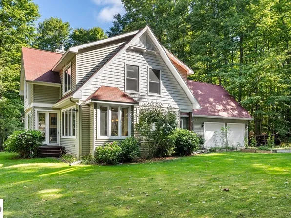 10567 Bay Ridge Estates Dr, Ellsworth, MI 49729