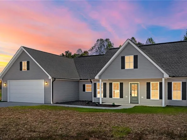 141 Gregorys Grange Dr, Yanceyville, NC 27379